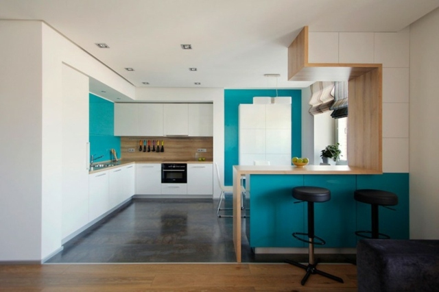 Küche gestalten Ideen Tipps blaue Kochinsel Essplatz