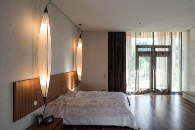 moderne schlafzimmer-ideen designer leuchten holz-bett dielenboden