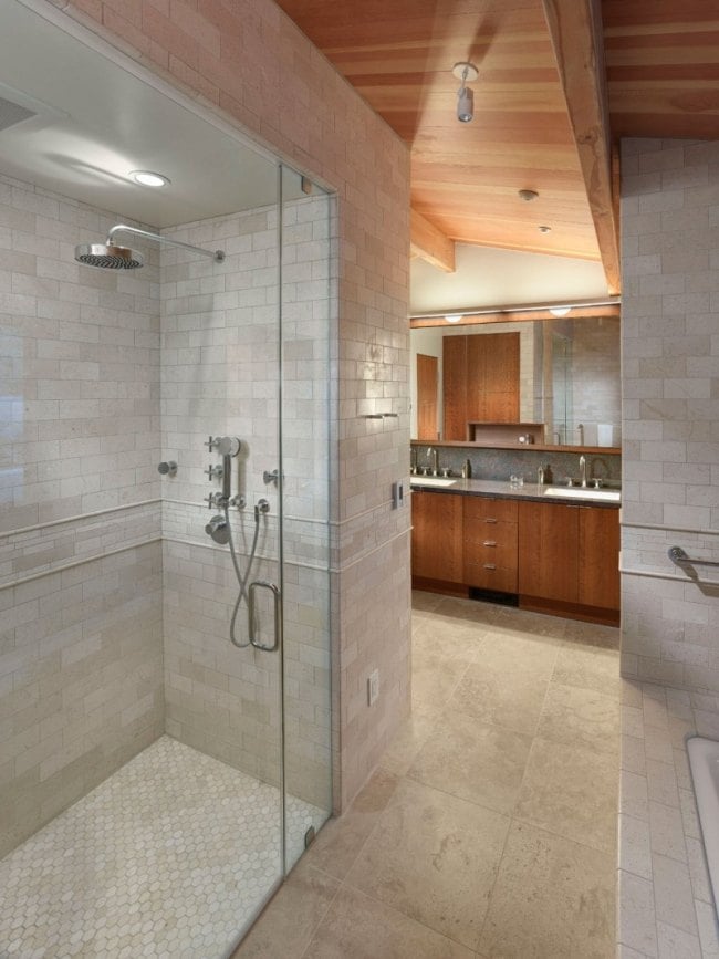 modernes bad duschebereich graue fliesen holz waschtischunterschrank