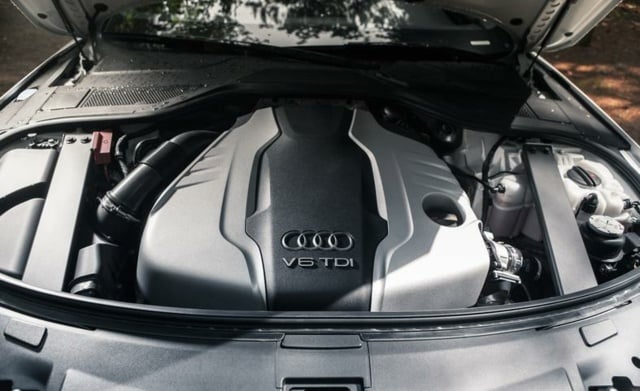 Audi A8I Motor Bilder schnell Beschleunigt