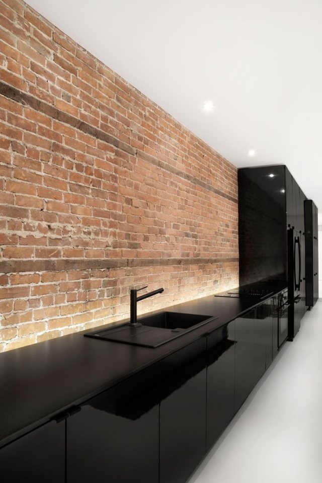 offene erdgeschosswohnung küche raum originell schwarz lack bedeckt