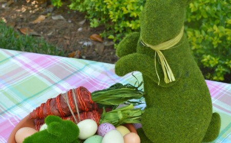 osterdeko für draußen moos hase osterkorb eier tischdeko