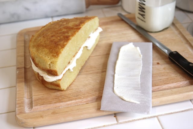 osterkuchen rezept hasenform butter glasur hälften zusammen kleben