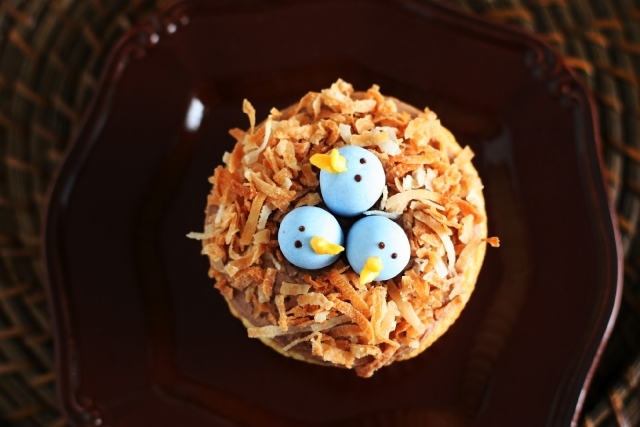 Rezept für Oster-Cupcakes blaue kücken gelbe schnäbel idee