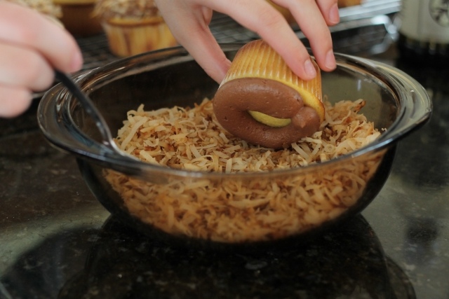 rezept oster cupcakes kücken nest kokosraspeln schokolade