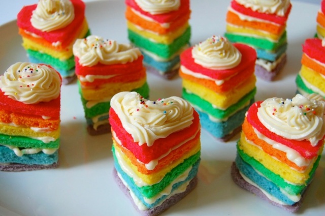  Valentinstag schöne leckere Kuchen Regenbogen farbe