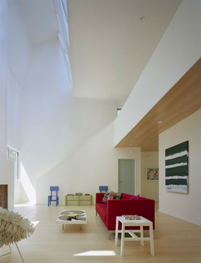 rot Sofa Kommode grün geräumiges Wohnzimmer einrichten