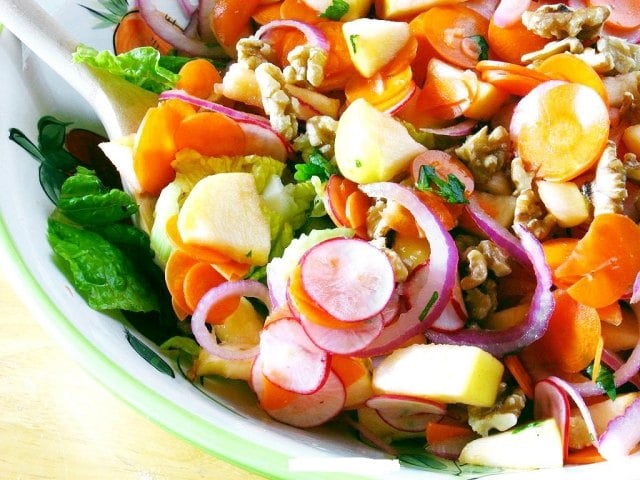 salat essen grün gemüse karotten gesund vitamine balaststoffe