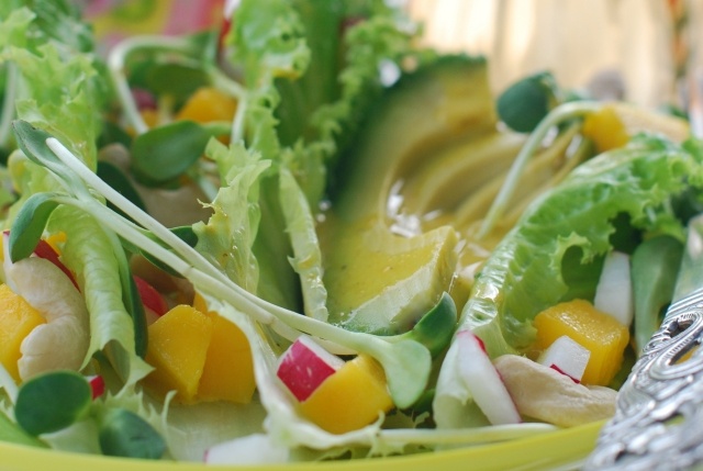 salat zubereiten himbeeren birne avokado gesunder wohl sein