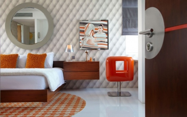 schlafzimmer-retro modern orange grau holz möbel wand deko gestepptes mster-wandspiegel