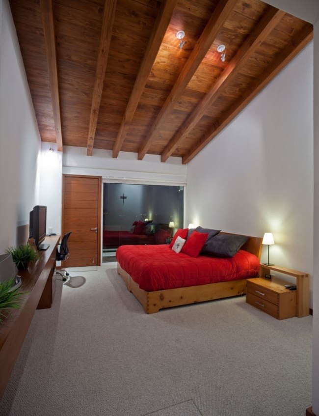 schlafzimmer-wohnideen teppichboden holz hochglanz kleiderschrank