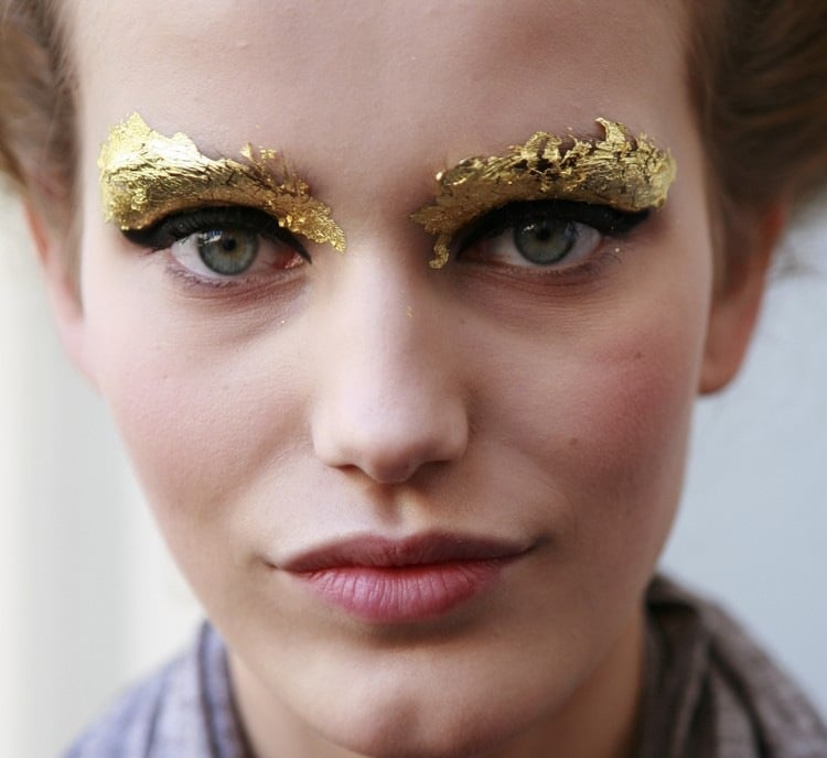 schminken-fasching-goldene-augenbrauen-make-up-ideen