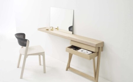 schminktisch-ideen-holz-skandinavisches-design-modern-PIVOT-VANITY-Shay-Alkalay-arco