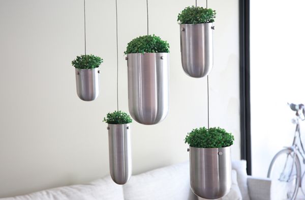 moderne schwebende Zimmerpflanzen-Metall gefäße vertikal Gabriella-Asztalos