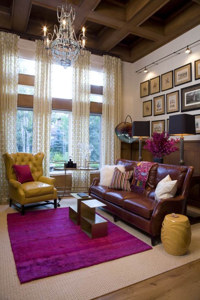 teppich wohnzimmer strahlend violett klassische möbel gelb
