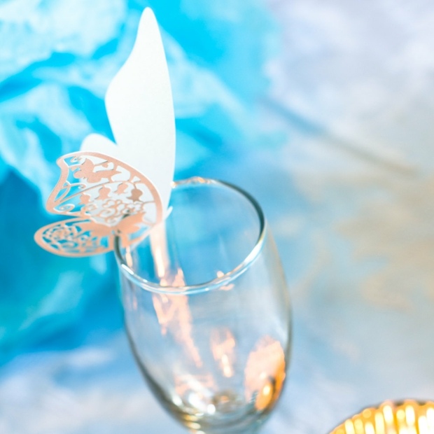Platzkarte Schmetterling ausschneiden Glas dekorieren