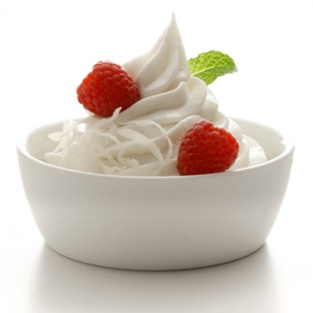 yoghurt erdbeeren weiß schüssel lecker nach körperlicher belastung
