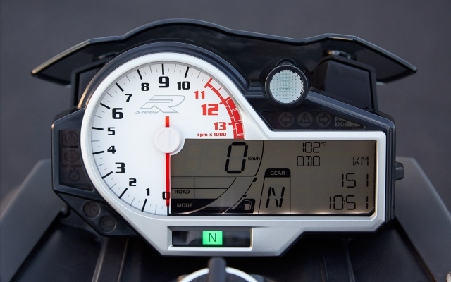 2014 BMW  1000 R Motorrad geschwindigkeit