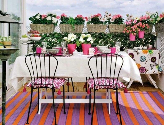 Blumenkörbe rosa weiß Sichtschutz Ideen Teppich rosa Streifen