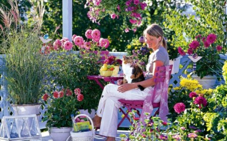 Balkon Pflanzen Blumen frisch halten Sommer Sonne fröhliche Stimmung Ideen