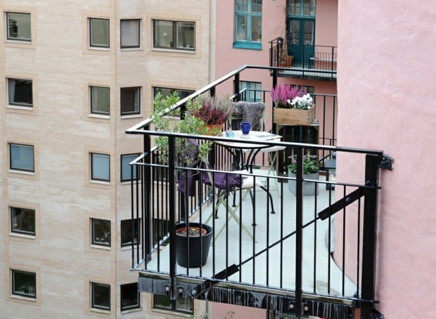 Balkon Pflanzen Kälte Blumenarten Gestaltung Metallgeländer