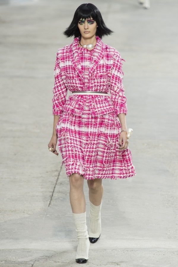 Dior frühling sommer-trends rosa-weiß Kleid mit gürtel