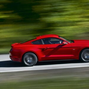 Ford Mustang feiert Rückkehr USA Marke rote Farbe seitlich