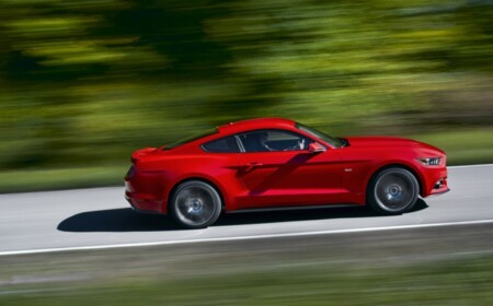 Ford Mustang feiert Rückkehr USA Marke rote Farbe seitlich