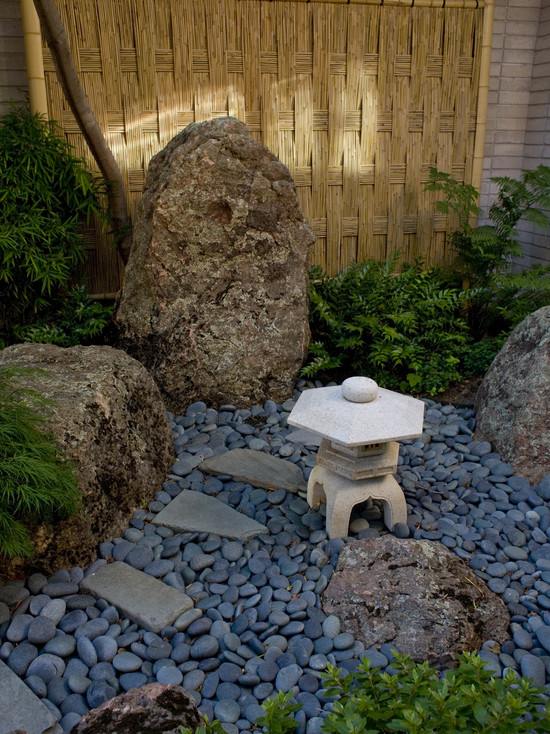 Flechtwerk Steingarten japanischer Stil Gartenweg Pflastersteine