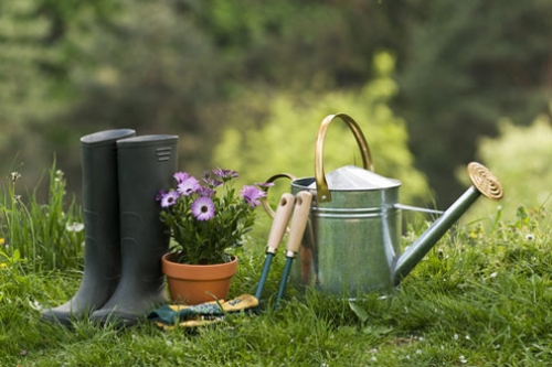 Garten-neu-anlegen-passende-kleidung-stiefel-zubehör-verwenden