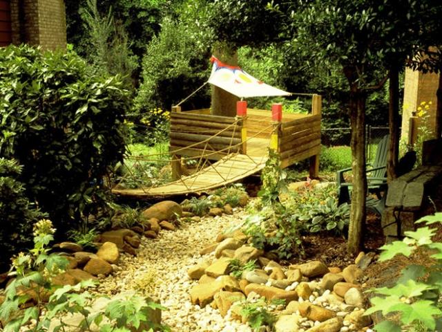 Gartengestaltung abendteuerlich atmosphäre schaffen platz kinder