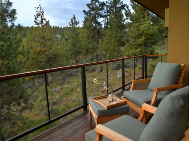 Metall Geländer Balkon schöne Aussicht Wald Gegend