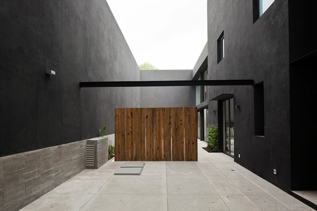 moderne Architektur Betonfassade Holz Paravent Eingang