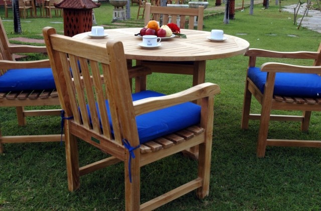 Holz gartenmöbel-Stühle teakholz robust blaue sitzauflagen-polsterung