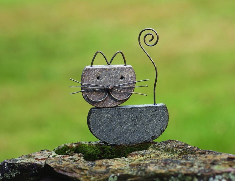 Katzen Figuren selber machen aus Stein und Basteldraht
