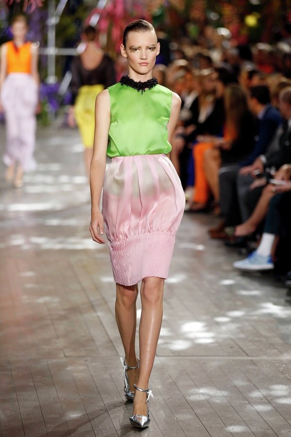 Kleidungsstücke aktuelle-Farbkombis modern grün-rosa-dior