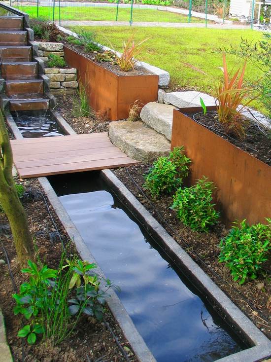 Kleingarten anlegen Teich Treppe Terrasse Wasserspiele-Ideen Bilder