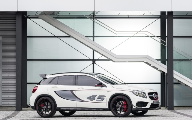 Mercedes GLA Konzept 2013 rechte seite1