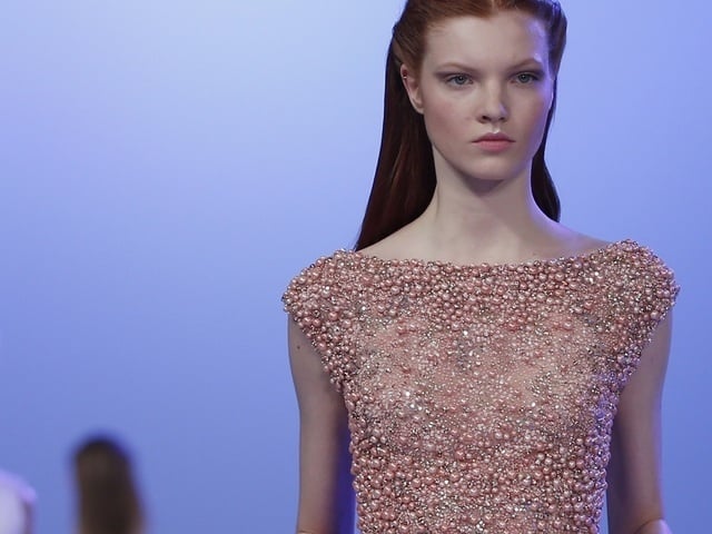 Modenschau aktuelle Trends-Rosa Farben-2014 aufgestickte-Perlen