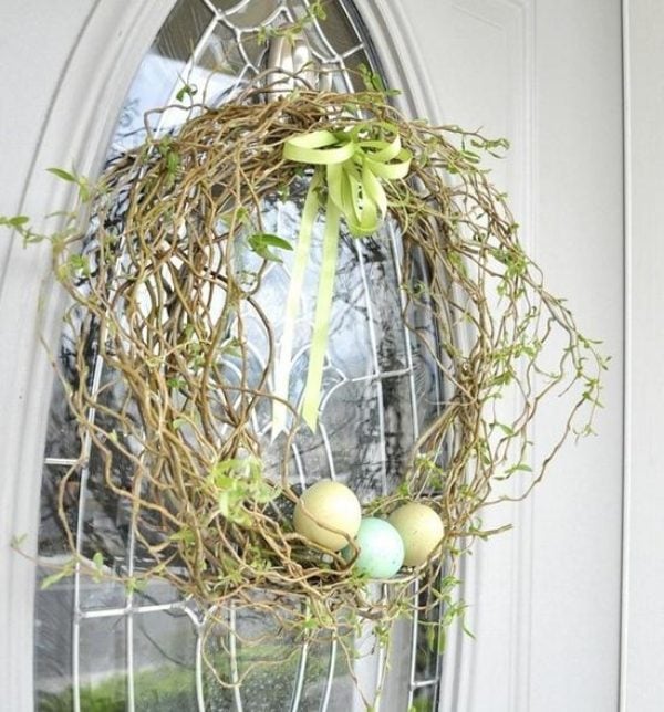 Osterkranz Reben-Zweige binden-Ostereier ausgeblasen dekorieren