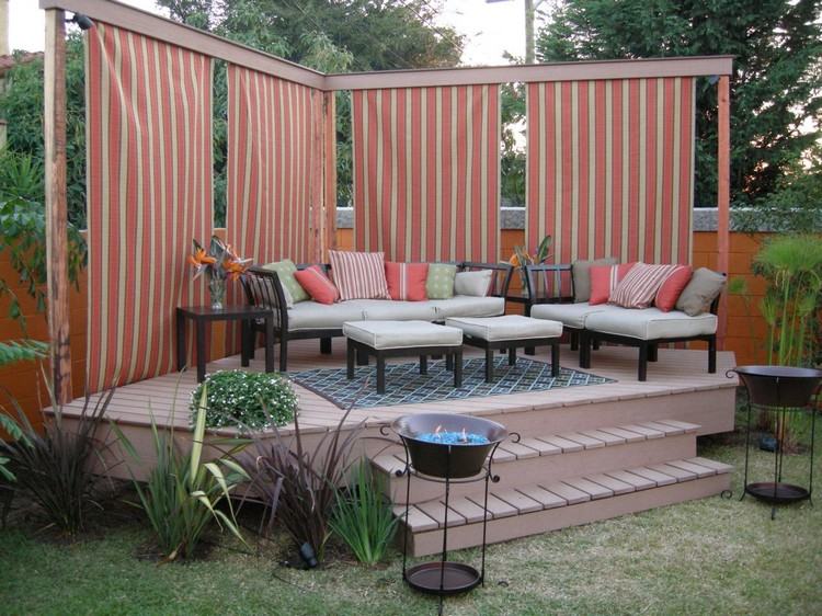 Terrasse-aus-Holz-dreieck-foorm-stoff-sichtschutz