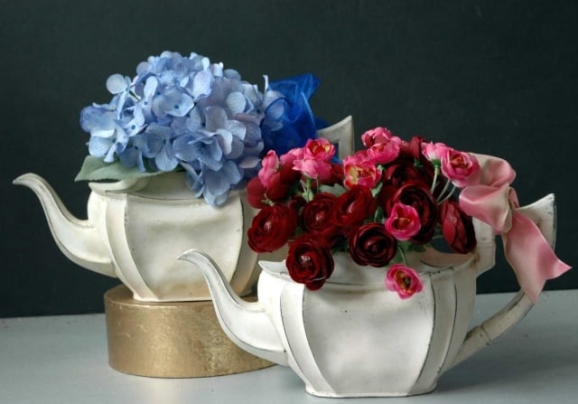 Vasen für den Osterstrauß teekanne shabby chic stil hortensien pfingstrosen