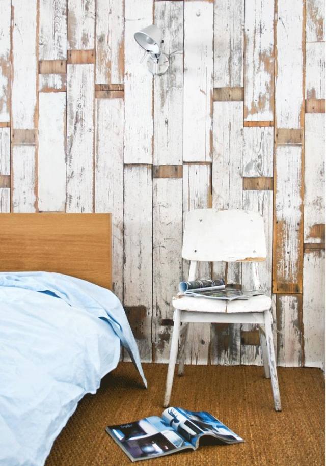 Wandtepeten design abgeblätterte farbe-Holzlamellen weiß-shabby schlafzimmer ideen