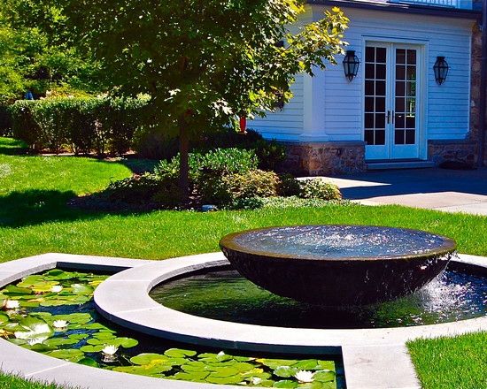 Wasser Garten-Seerosen Brunnen klassische Gestaltung Ideen-Rasen