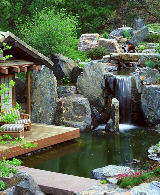Wasserfall Holz Terrasse Gartenhaus Stauden Naturlook-Garten anlegen