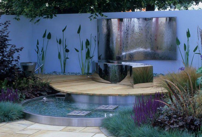 Wasserspiele-Garten-modern-Teich-Ideen