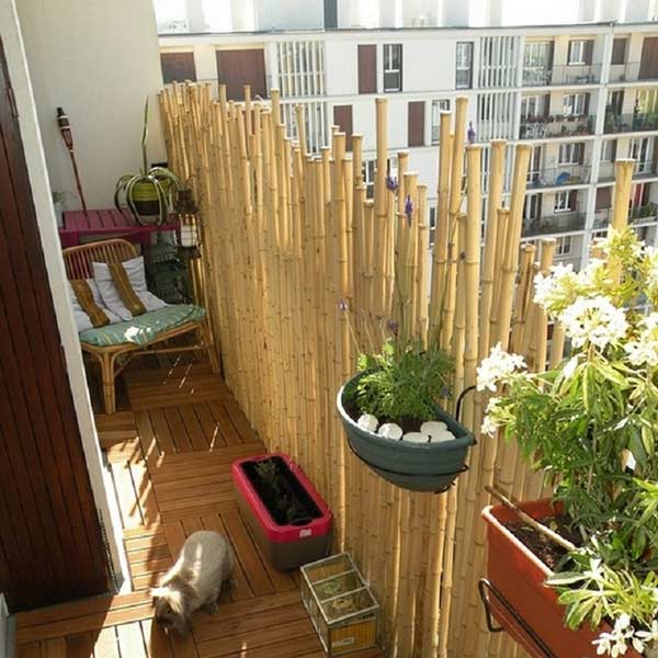 bambus balkon sichtschutz ideen bambusstangen sonennschutz holz bodenfliesen