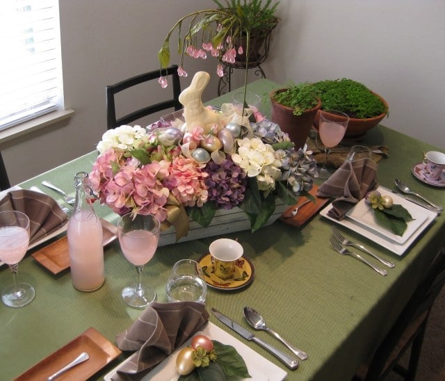 Blumendeko zu Ostern tischdeko gestecke hortensien blumenkasten