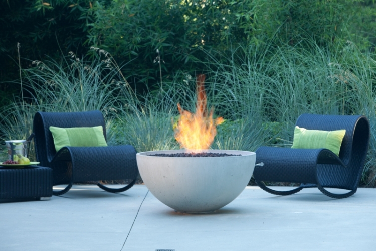 Feuerschale im Garten - mobile Feuerstelle mit dekorativem Wert