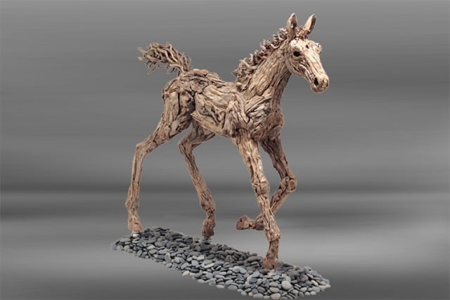 galoppierende  Pferde skulptur braun Holz-Skulptur Foal at Canter- 